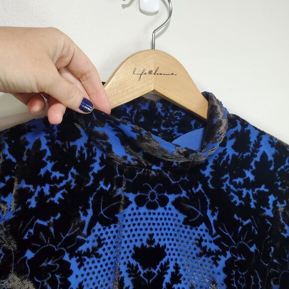BY ANTHROPOLOGIE Mock-Neck Velvet Mini Dress Open Back Burnout SS Blue Women's 4 - Picture 3 of 16
